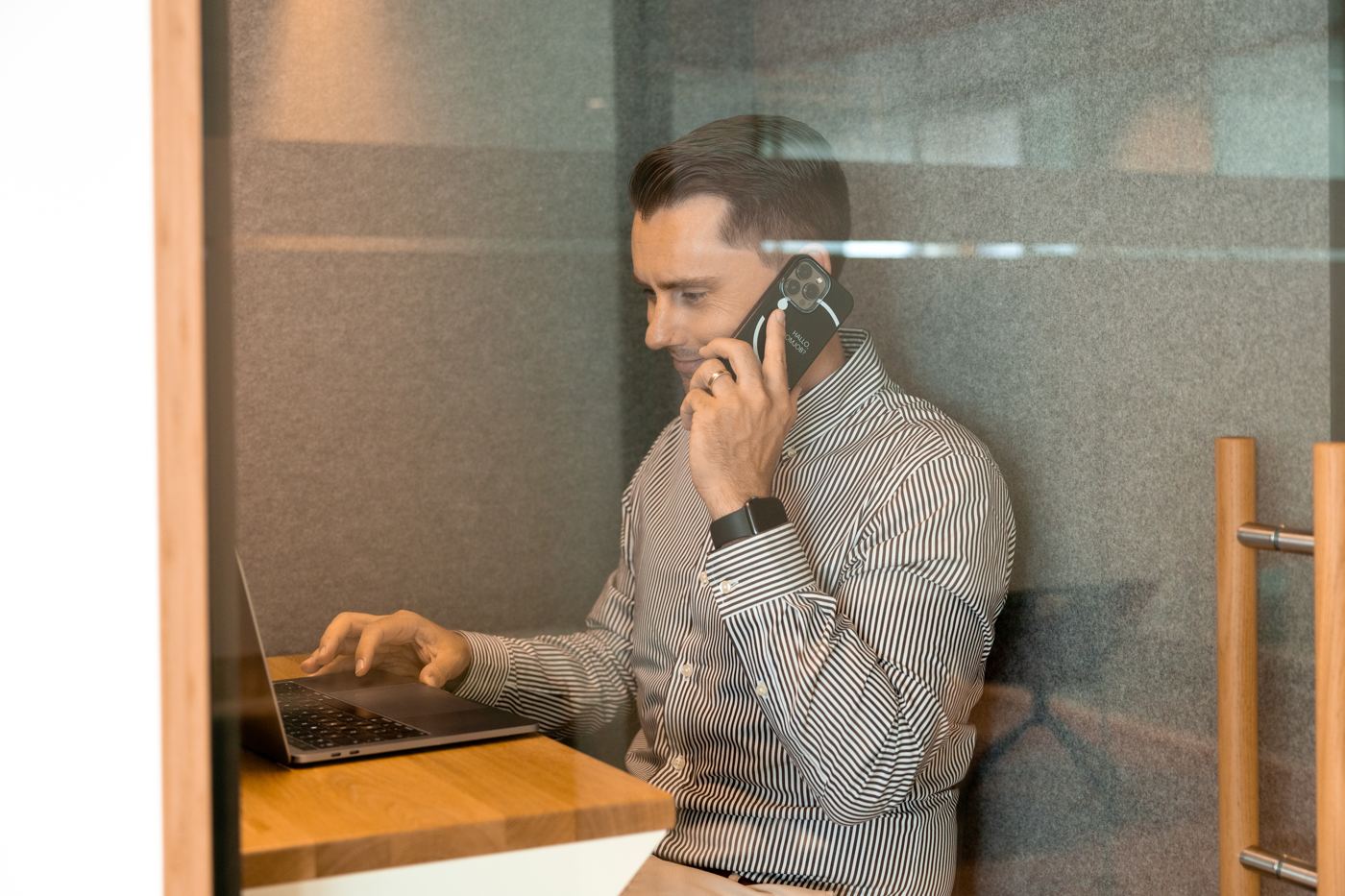 Sales professional aan het werk